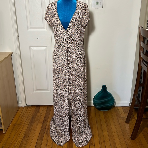 Flynn Skye Dresses & Skirts - NWOT Flynn Skye Floral Cut out Maxi dress Small